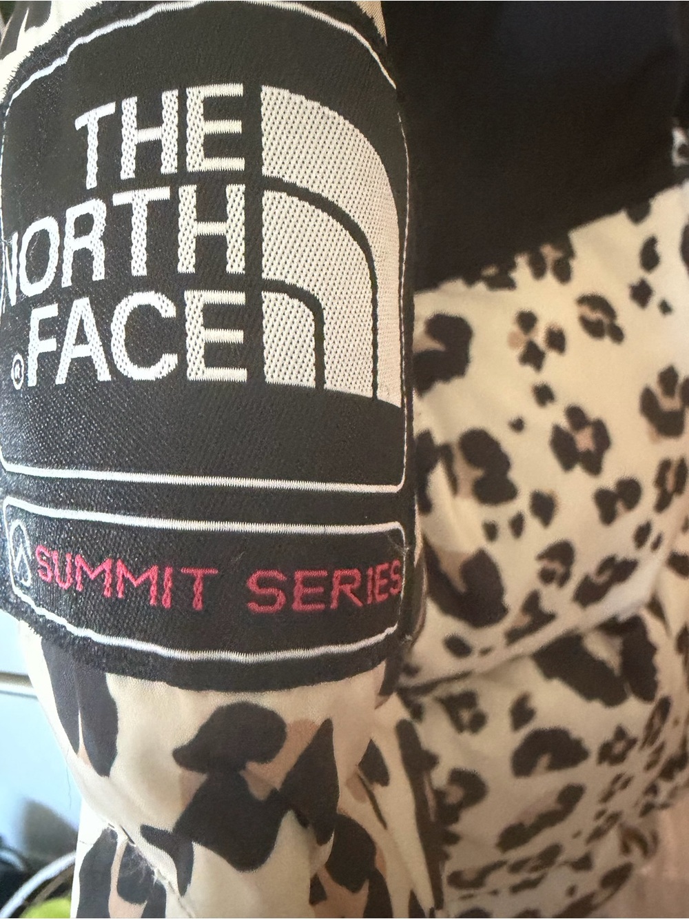 The North Face ' Leopard Print Puffer Jacket - Black & White - Picture 5 of 5